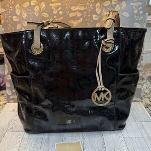 Michael kors Jet Set large Black‎ Patent leather handbag pre-owned  **READ**